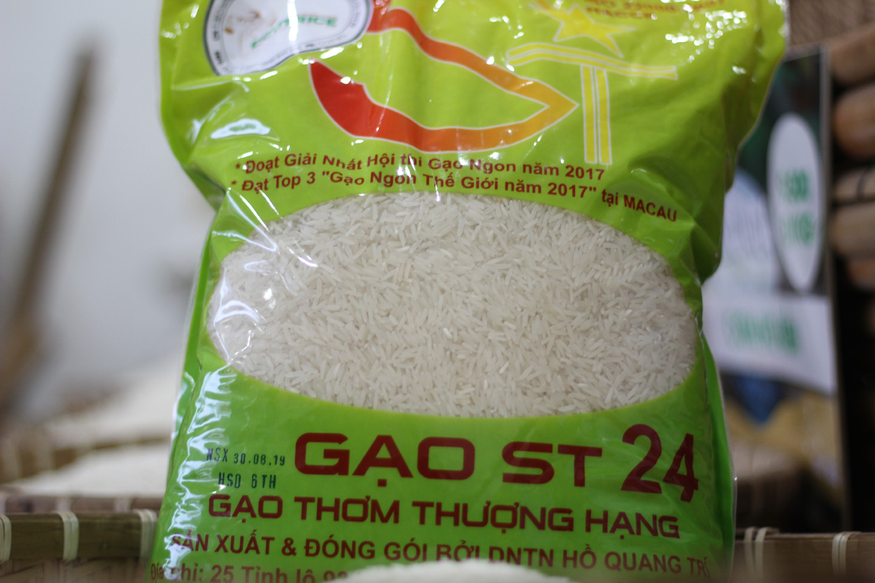 Gạo được đóng gói thành những túi nhỏ để thuận tiện cho việc tiêu thụ
