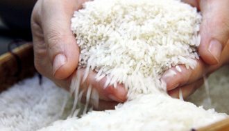 Việt Nam xuất khẩu lô gạo thơm đầu tiên 1.600 tấn mở màn năm 2021